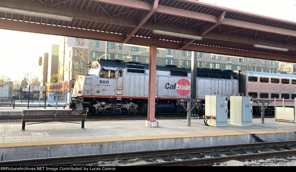 Caltrain 900